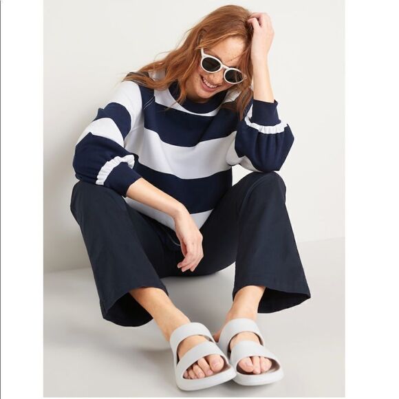 Old Navy Mid-Rise Bootcut Khakis Pants Size 0 - Picture 3 of 11